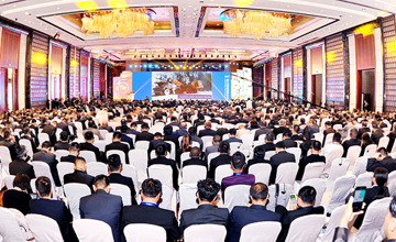 品質(zhì)引領(lǐng)發(fā)展 創(chuàng)新驅(qū)動(dòng)未來(lái) 柳工2017年全球經(jīng)銷商年會(huì)在常州隆重舉行