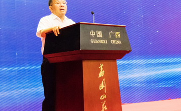 公司獲“廣西十佳企業” 曾光安獲“廣西十佳企業家”并發表主旨演講