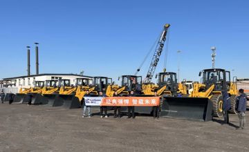 13臺柳工裝載機交付！