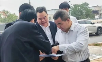 自治區(qū)國(guó)資委黨委委員、副主任唐愛(ài)斌到柳工調(diào)研