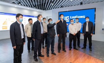 自治區(qū)政協(xié)副主席李彬、費(fèi)志榮一行到柳工調(diào)研