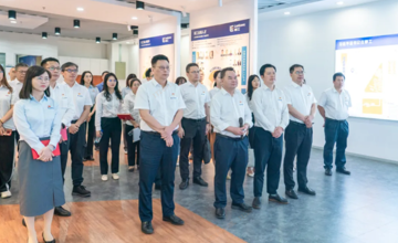 柳工集團黨委舉辦“循足跡 悟思想 感恩奮進譜新篇”主題活動