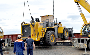 中國(guó)最大裝載機(jī)順利交付并投入使用