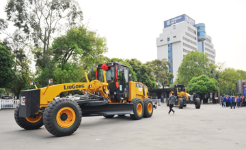 柳工機械助力“一帶一路”建設 公司出口哈薩克斯坦22臺設備隆重發車